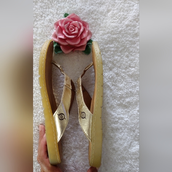 Born Metallic Gold Leather Flip Flop Sandals Size 10 - Picture 6 of 6